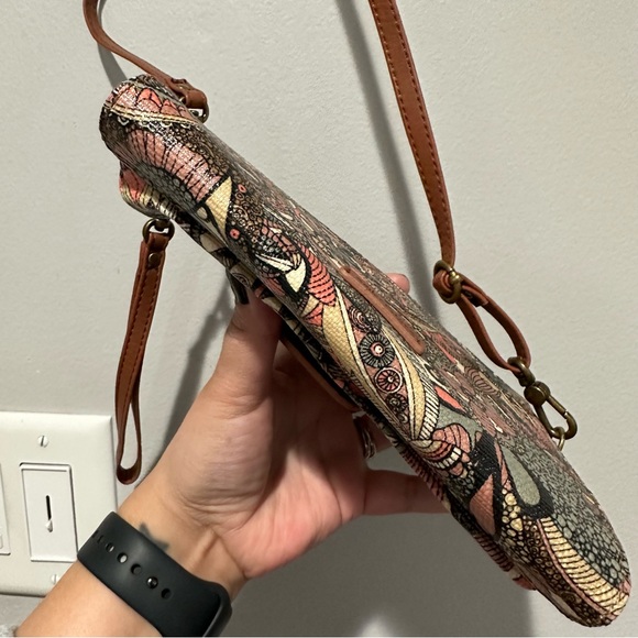 Sakroots Crossbody Wristlet Clutch - Picture 4 of 15